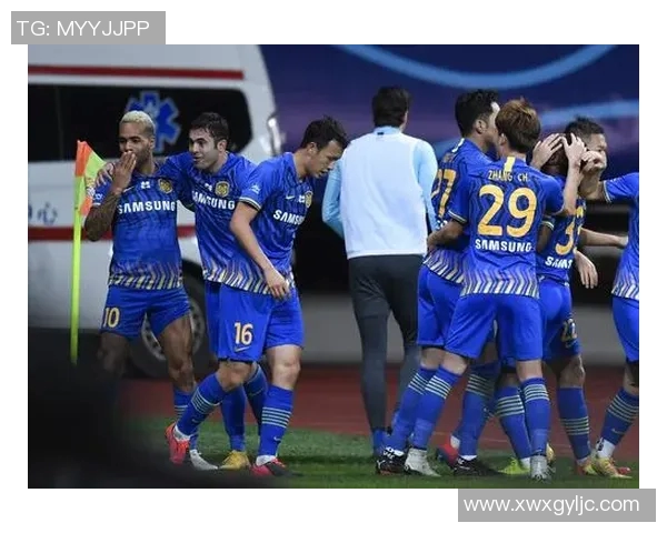 上港队与江苏苏宁激战正酣比分悬念不断球迷期待精彩瞬间